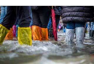 Flooding in Asia. Image by Jon Ford